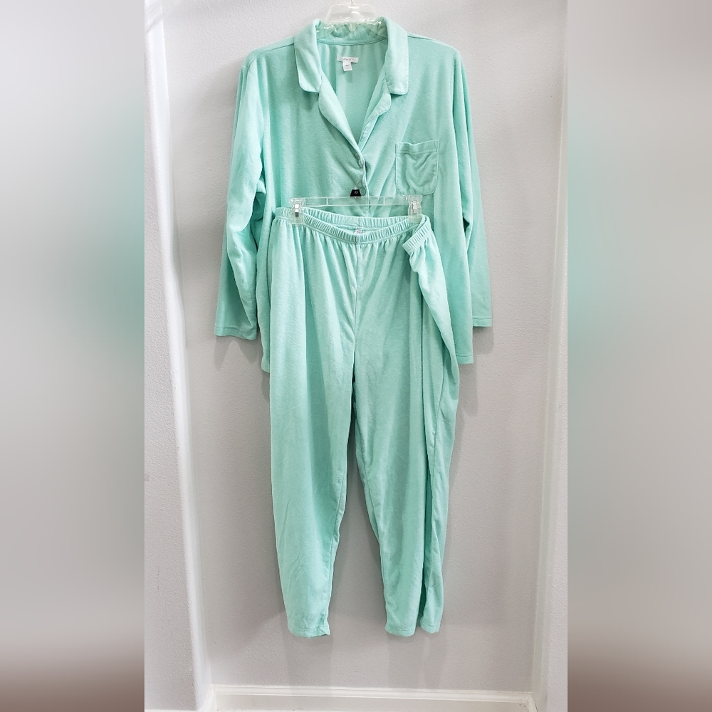 Soft Mint Green Women's Pajama Set - Brand Unknown